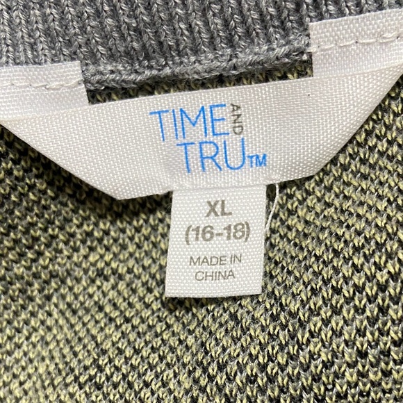 Time and Tru Gray Sweater with Yellow Lemon Print Size XL (16/18) - Picture 5 of 7